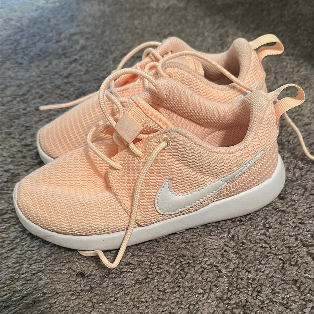 Nike Little Girls 12c Roshe Run Sneakers- Worn one time!